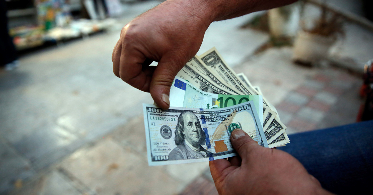 Dolar ojačao zbog krize na Bliskom istoku