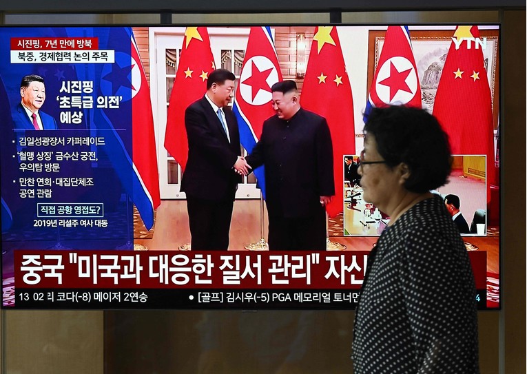 Xi u rijetkom posjetu Pjongjangu obećao nepokolebljivu potporu Kimu