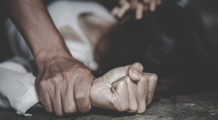 Grupa Egipćana u Italiji silovala 13-godišnjakinju, njezinog dečka prisilili da gleda