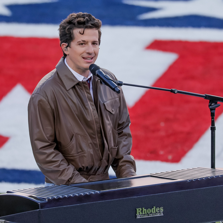 Charlie Puth izveo himnu na Super Bowlu, otkrio i kome je posvetio nastup