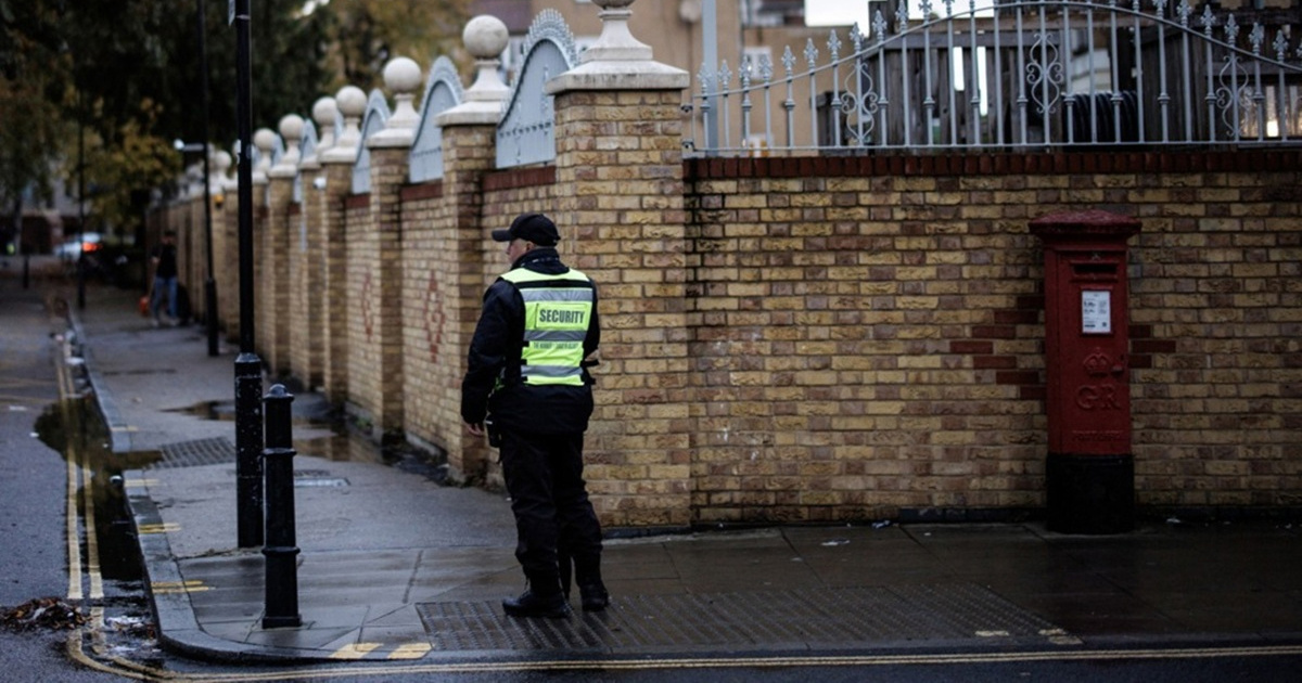 17-godišnjak u Londonu optužen za podmetanje požara u sinagogi