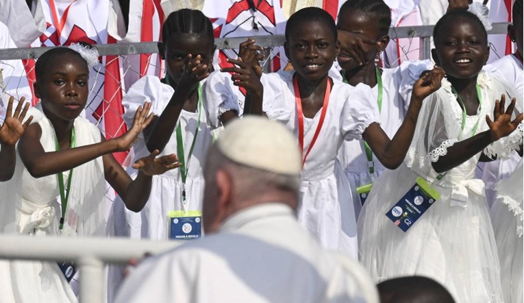 Papa Franjo mladima u Kongu: Ako vam netko ponudi mito, nemojte upasti u zamku