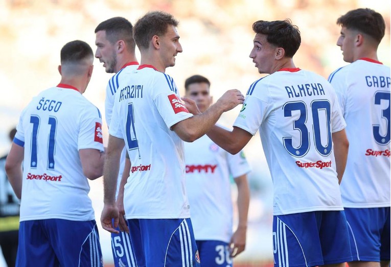 Piše se da igrača Hajduka želi Dinamo. Torcida mu skandirala da ostane