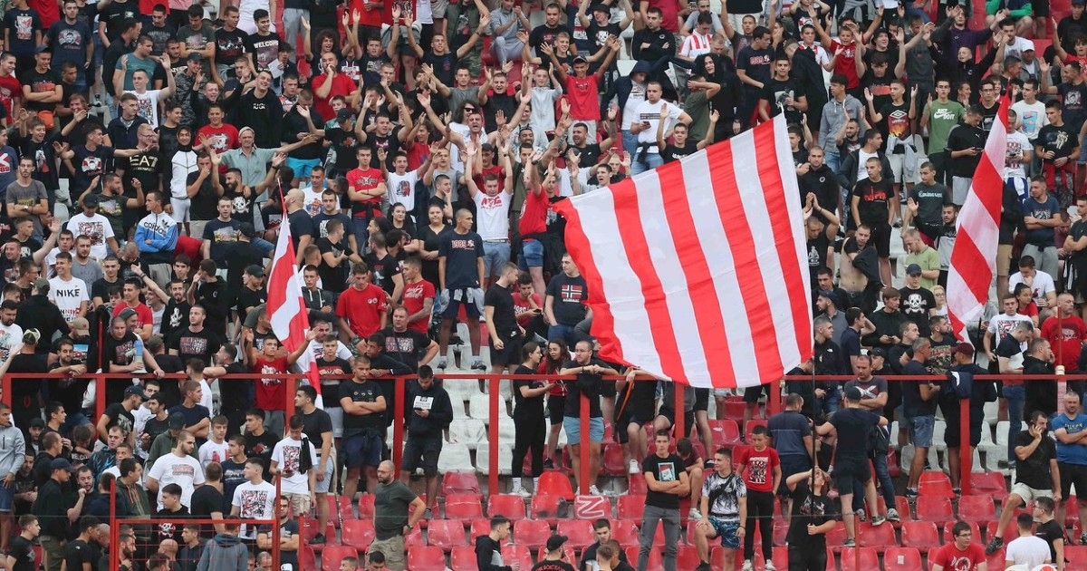 Delije na Etihadu skandirali "Kosovo - Srbija" i pjevali o "đeneralu Draži"
