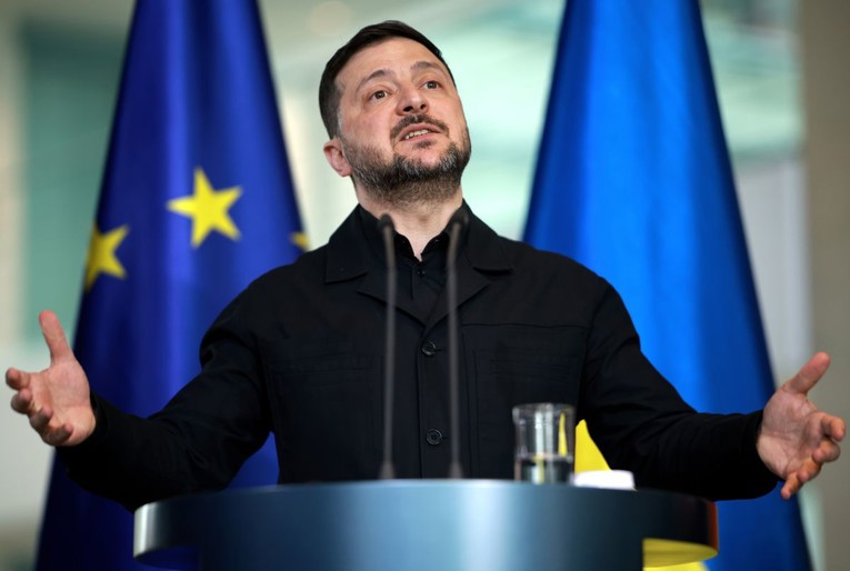 Zelenski: Treba uspostaviti mir, a ne obilaziti svijet i moliti za prekid 9. svibnja
