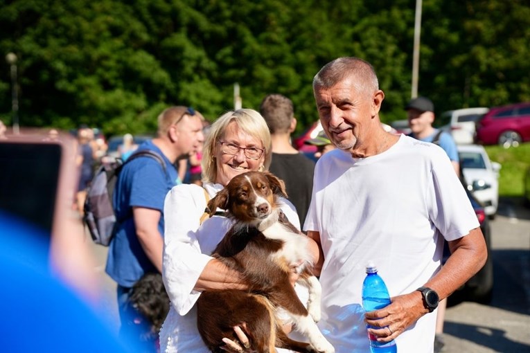 Zastupnica u Češkoj optužena da je htjela unajmiti plaćenog ubojicu da likvidira psa