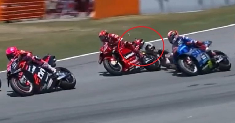 VIDEO Strašna nesreća u Moto GP-u. Kacigom udario u kotač drugog vozača