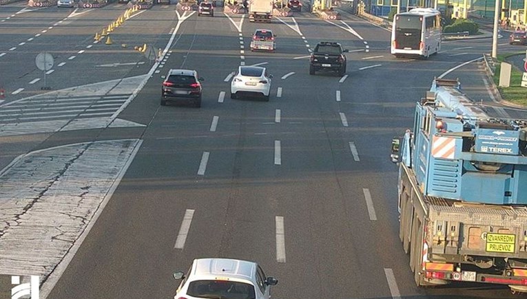 Gužva na gradskim cestama, ponegdje ima magle