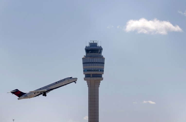 Amerika uvodi AI za upravljanje zračnim prometom