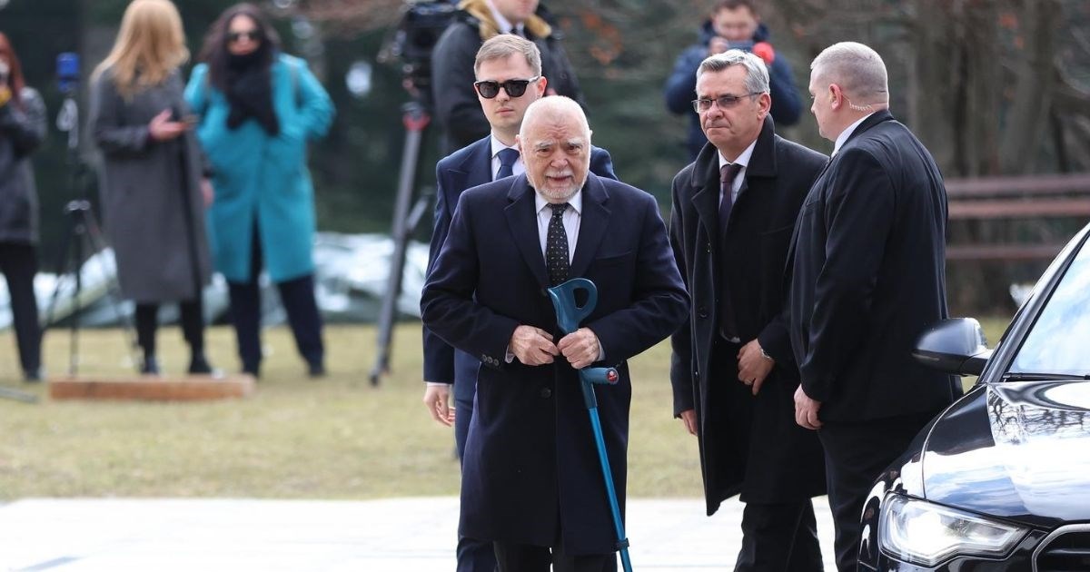 Stjepan Mesić na inauguraciju došao u pratnji unuka Tome
