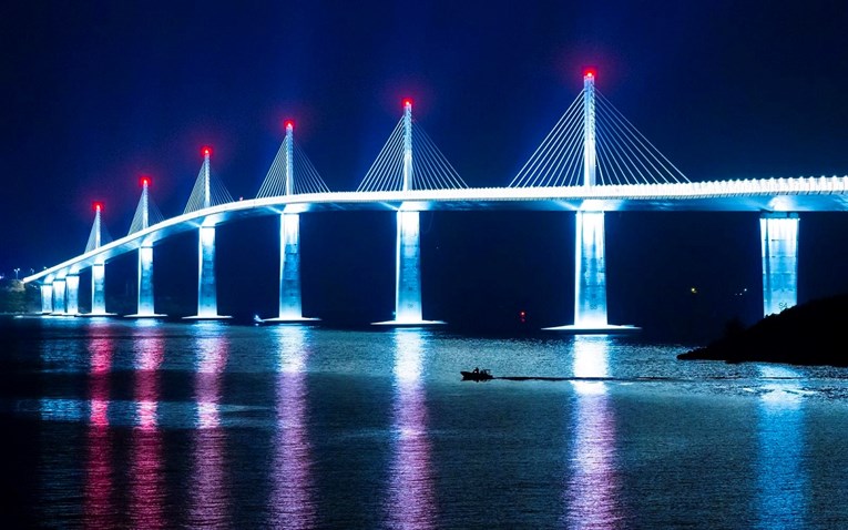 FOTO Ovako Pelješki most izgleda noć prije otvaranja. Prizor je spektakularan