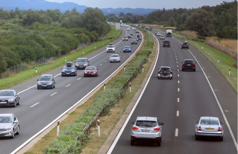 Na A1 kod Otočca ograničenje brzine, dogodila se prometna nesreća