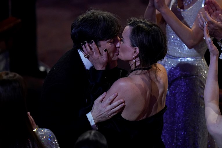 Cillian Murphy nakon dodjele Oscara poljubio suprugu Yvonne. U braku su 20 godina