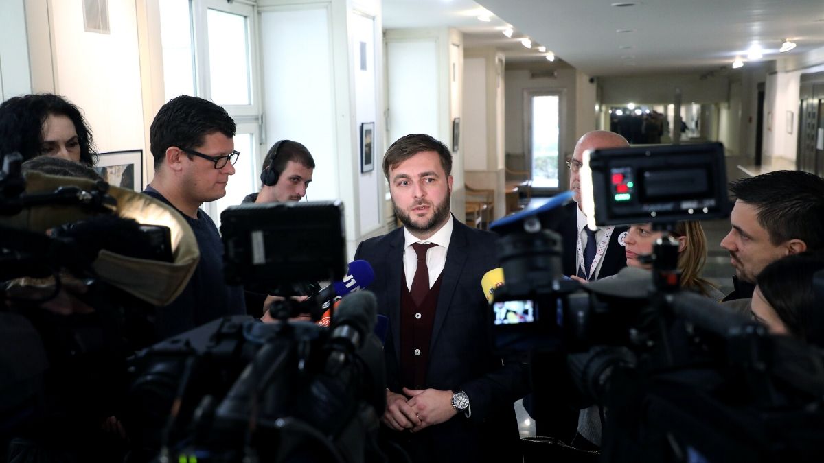 Ćorić vjeruje da će Divjak ostati u vladi