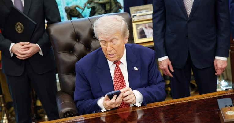 Dolazi TRUMP mobitel?