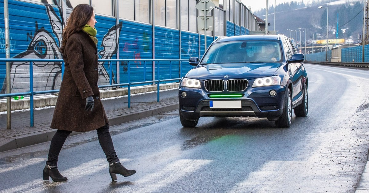 Na ceste stigli automobili s prednjim kočionim svjetlom