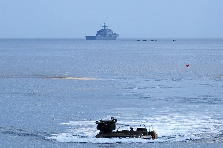 Srušio se mornarički zrakoplov u Južnoj Koreji, u njemu bile četiri osobe