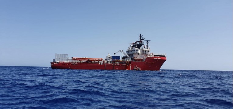 Migranti s Ocean Vikinga iskrcali se na Maltu, rasporedit će ih u šest država EU