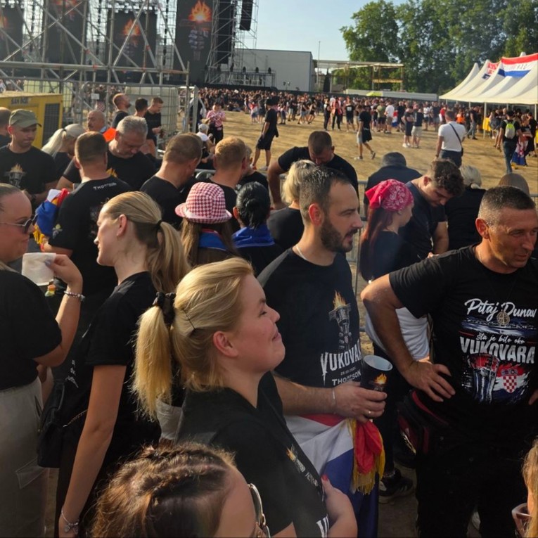 VIDEO Do Thompsonova koncerta su dva sata, a fan pit je pun