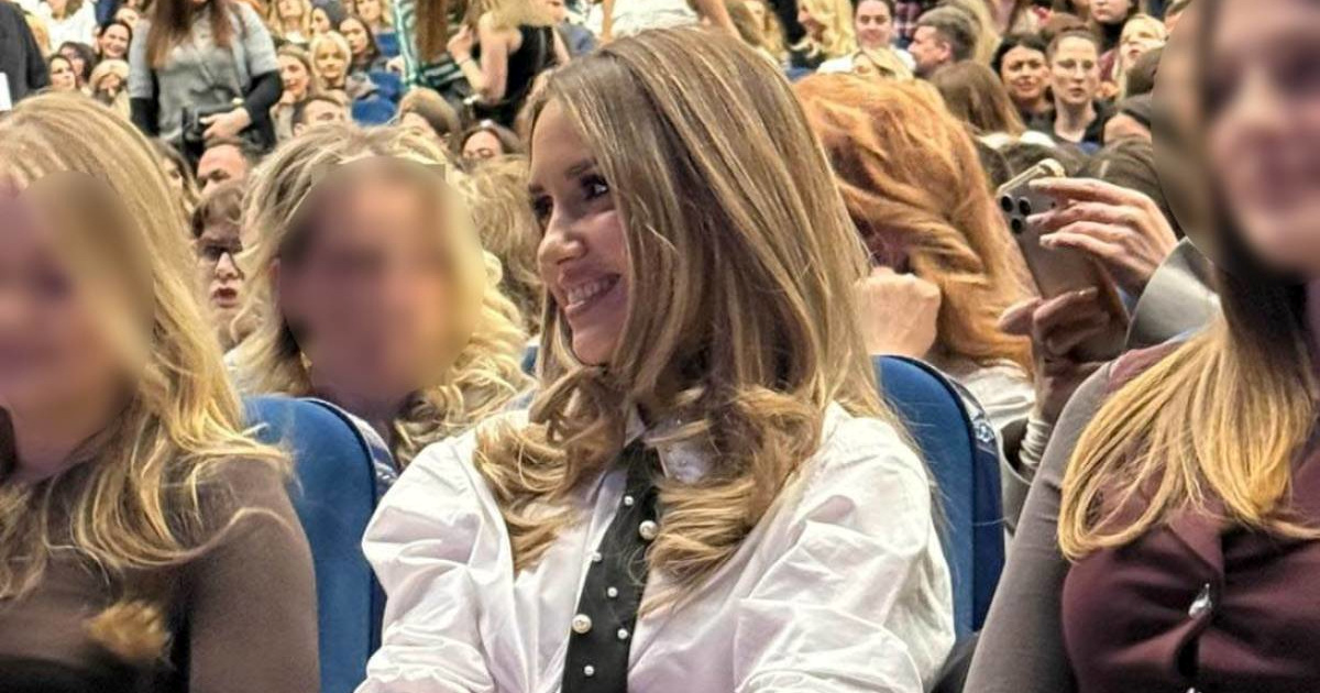 VIDEO Djevojka Adija Šoše snimljena na njegovom koncertu, nije skidala osmijeh s lica