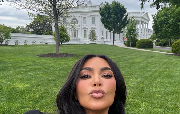 Kim Kardashian u Bijeloj kući se sastala s Kamalom Harris: "Ovdje sam da pomognem"