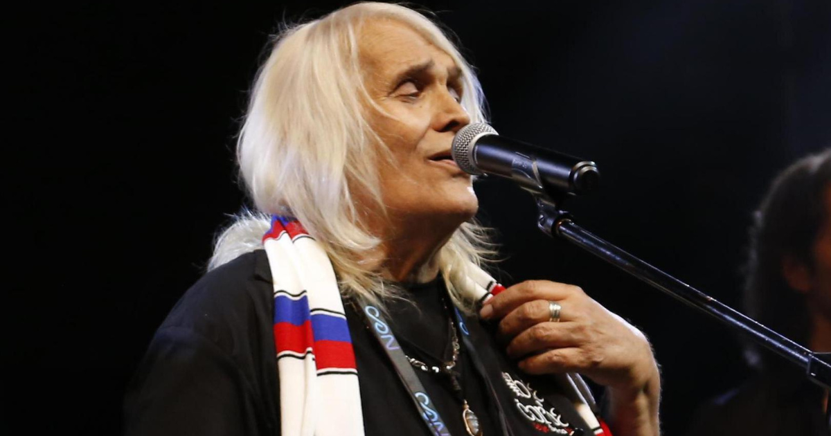 Bora Čorba se 2021. na nastupu u Celju ogrnuo šalom Hajduka