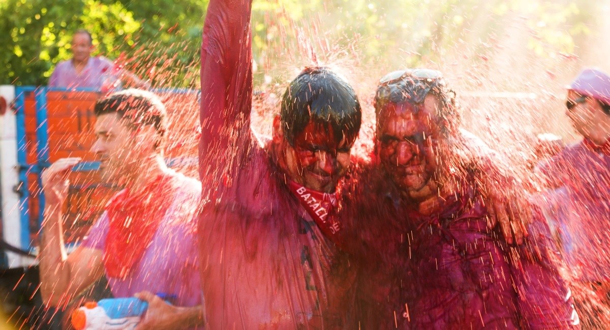 Španjolci obožavaju ovu ludu tradiciju - "Vino leti na sve strane"