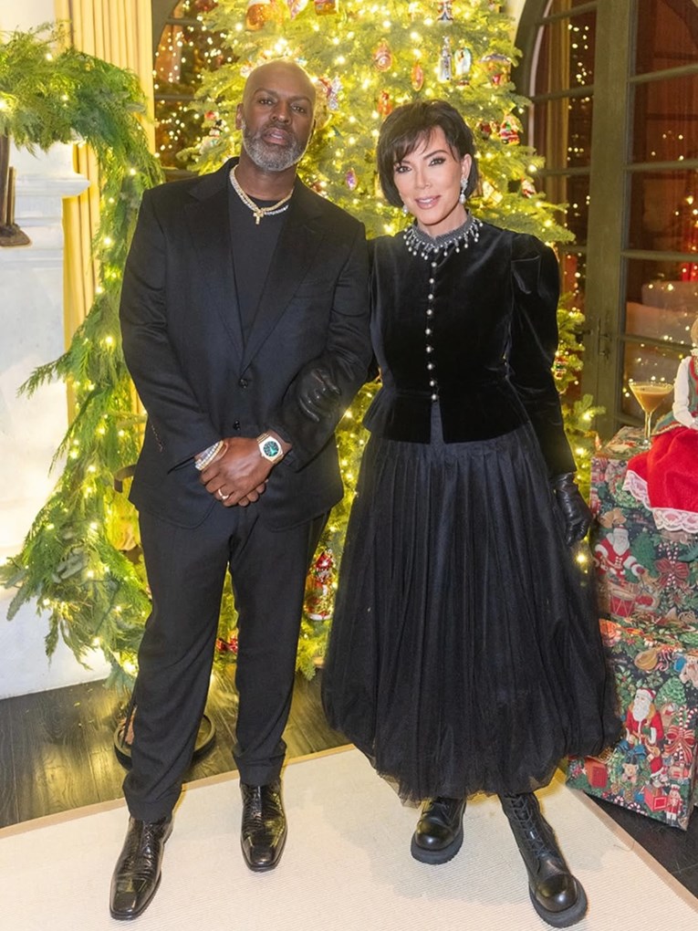 Kris Jenner (70) postoi një foto me të dashurin e saj (45), njerëzit shkruan: "Ai duket më i vjetër se ajo"