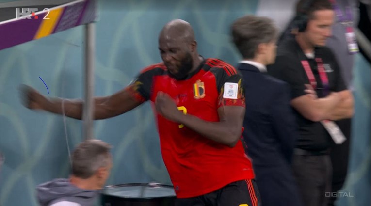 Tragičar Belgije nakon najgore utakmice u karijeri razbio klupu i rasplakao se