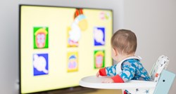 Mama pokrenula raspravu: Treba li maloj djeci dopustiti ili zabraniti gledanje TV-a?