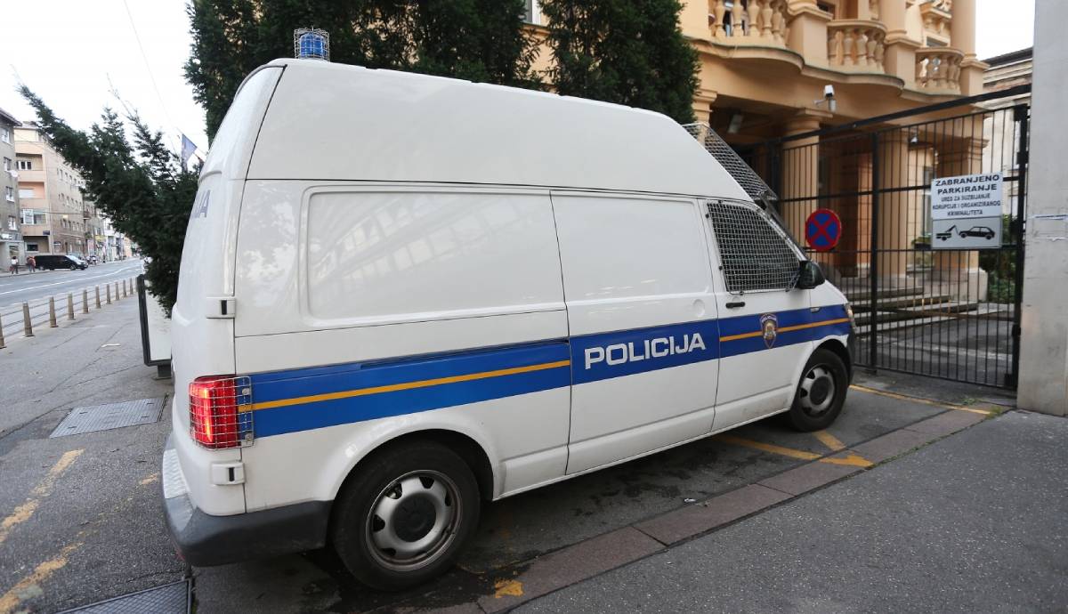 Uhićena slavonska odvjetnica. Sumnja se da je Romima sređivala lažne dokumente