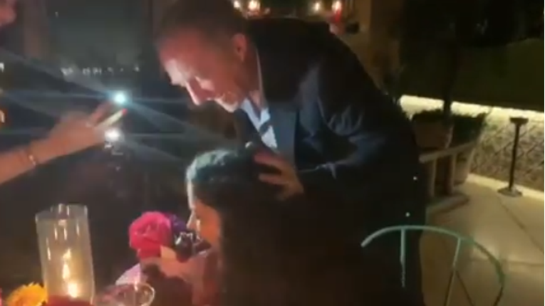 VIDEO Salmi Hayek muž zabio lice u tortu na rođendanskoj proslavi