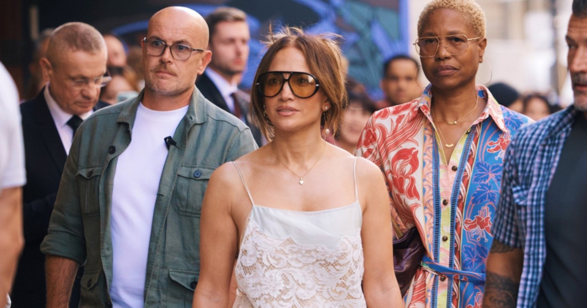 Rasprodana haljina nije bila glavna tema. Mnogi gledaju cipele J.Lo 👀