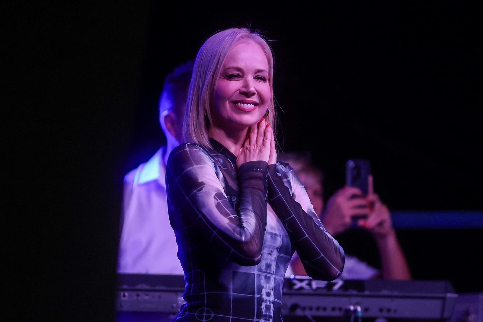 Jelena Rozga nastupila u Sarajevu, nosila je prozirnu vintage haljinu
