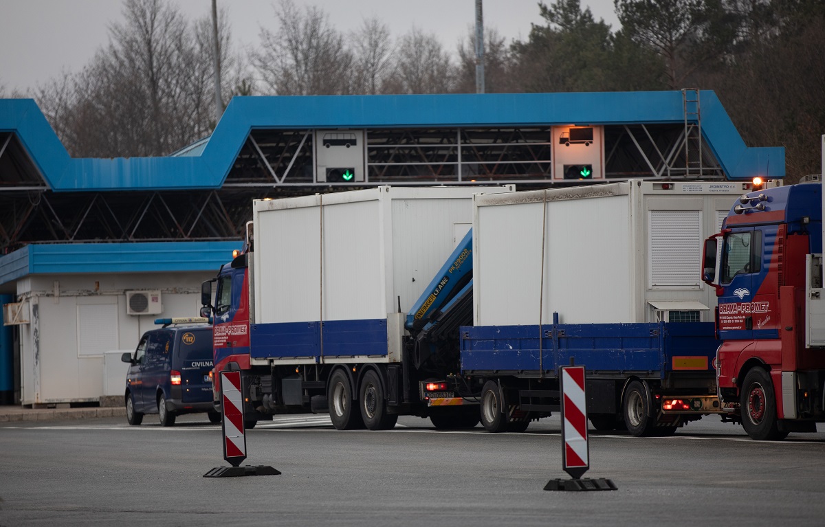 Kontejneri za sanitarni i epidemiološki pregled stigli na Rupu i Pasjak