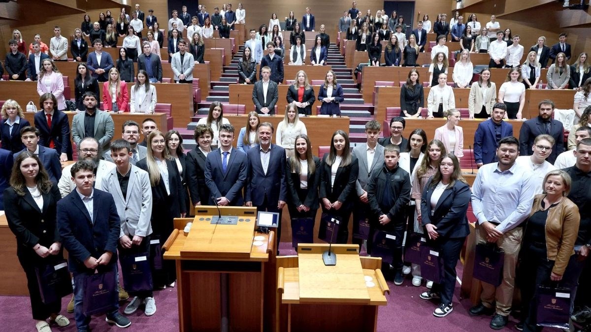 Jandroković srednjoškolcima u Saboru citirao Thompsona