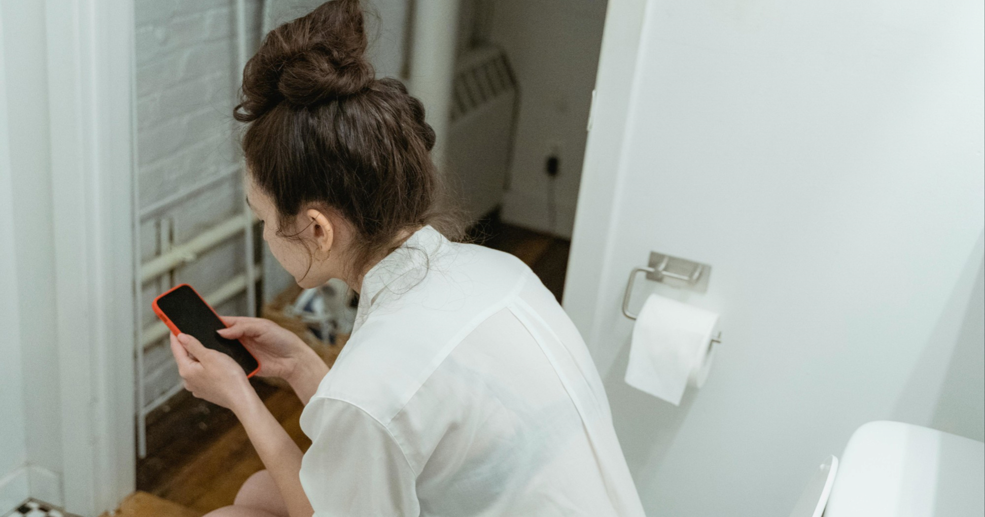 Liječnik upozorava: Ne sjedite na WC školjci dulje od 10 minuta