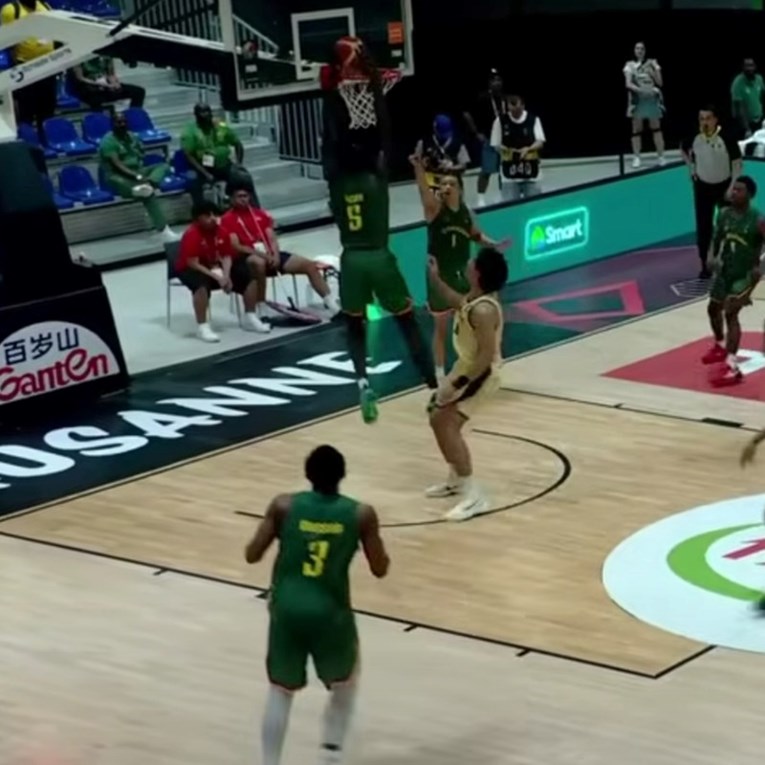 VIDEO Mladi Kamerunac zakucao na svoj koš i pokrenuo nevjerojatan preokret na SP-u