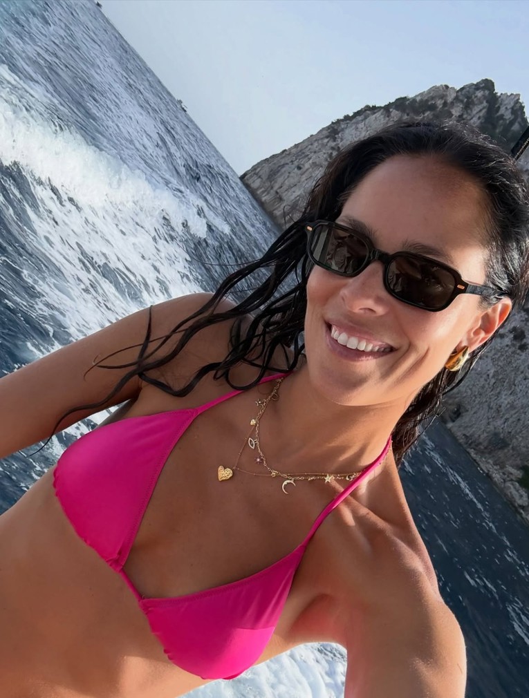 Ana Ivanović pokazala sjajnu liniju u ružičastom bikiniju