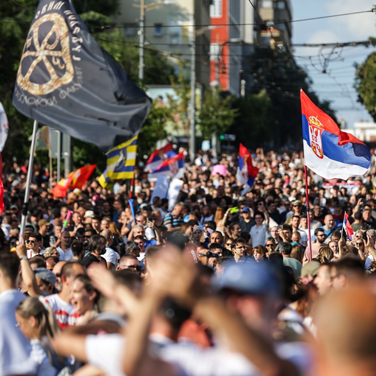 Tri prsta, car Lazar i Kosovo. Prosvjedi studenata pretvaraju se u skup nacionalista