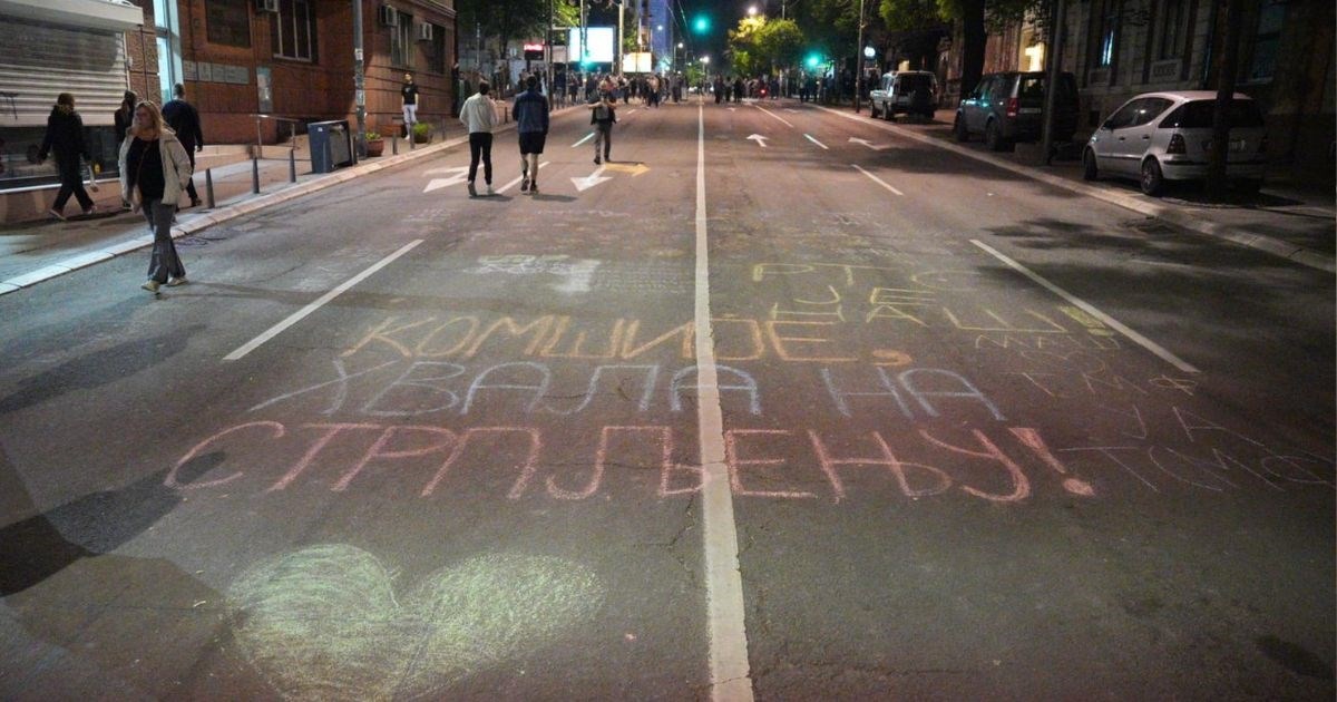 Poruka koju su srpski studenti ostavili ispred RTS-a oduševila je regiju