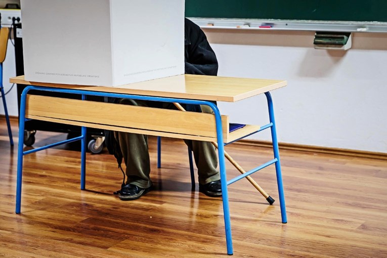 Sve manje kandidata na lokalnim izborima, ali zato sve veći udio žena