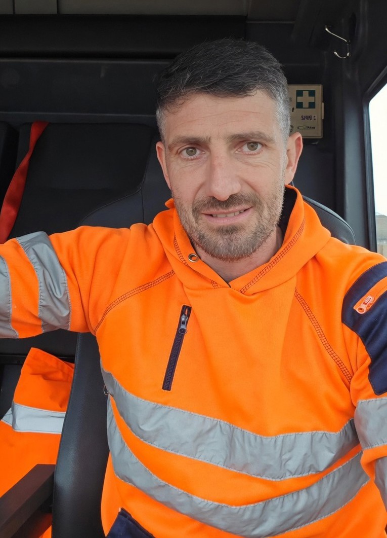 Smetlar upozorava: "Ne bacajte ovaj predmet u obično smeće, može izazvati požar"