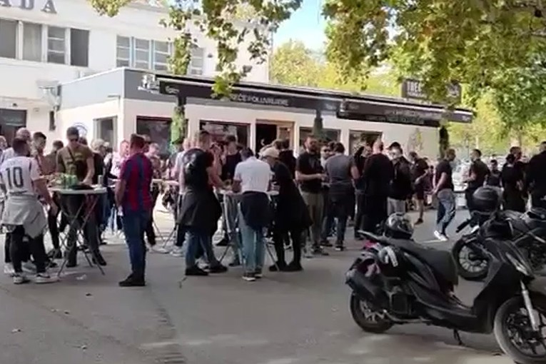 VIDEO Ispred sjedišta Torcide puštali Juru i Bobana