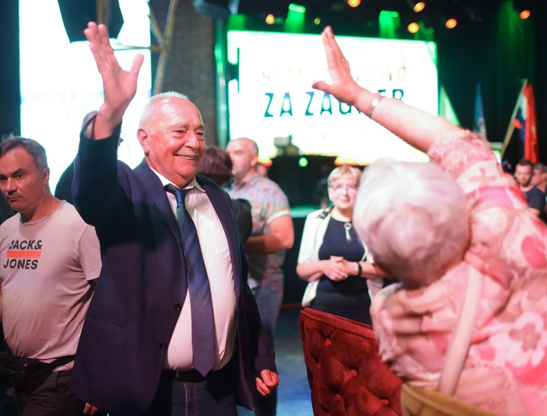 Tomaševićevi roditelji slavili u stožeru, tata Smiljan dijelio high fiveove