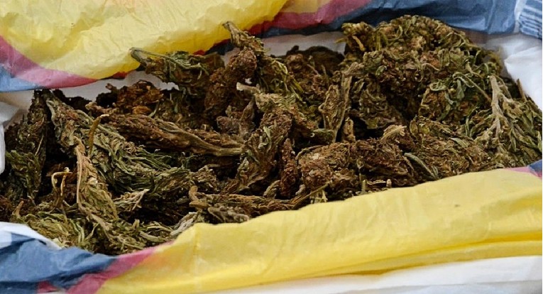U Makarskoj pao diler sa skoro šest kilograma trave