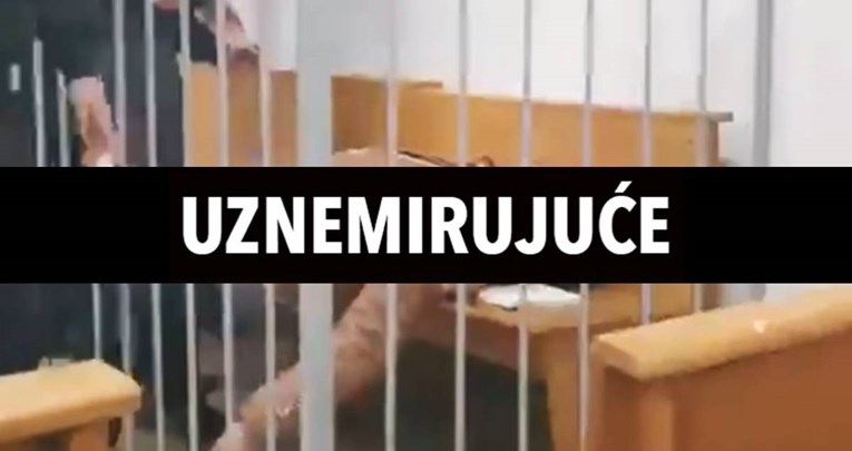 UZNEMIRUJUĆE Bjeloruski aktivist ubo se u vrat na sudu