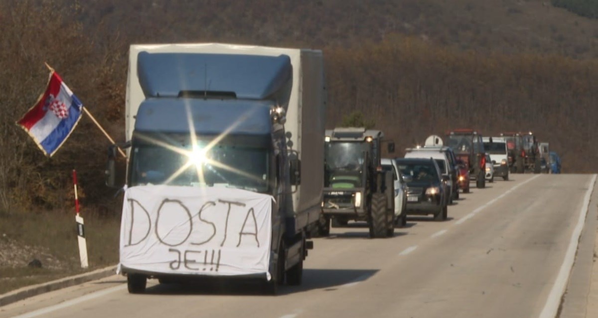 Prosvjed seljaka i u Drnišu. "Plenković se zadnjih dana igra s poljoprivrednicima"