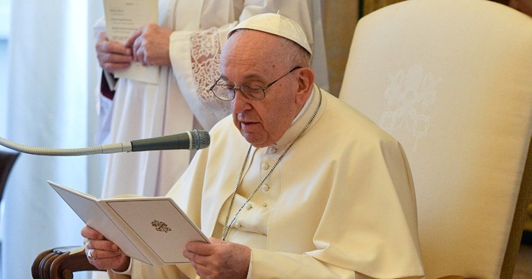 Papa Franjo žali zbog "rijeka krvi i suza" koje teku Ukrajinom