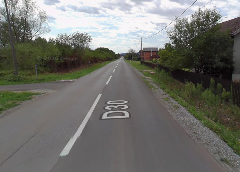 VIDEO Kamion leluja cestom u Petrinji, umalo se frontalno sudario s busom